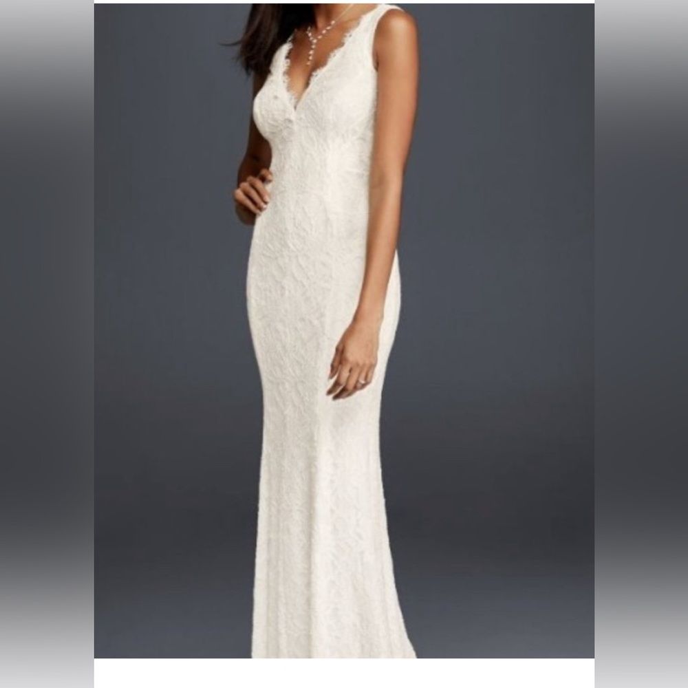 Lace gown zipper in back  mermaid flat at the bottom.